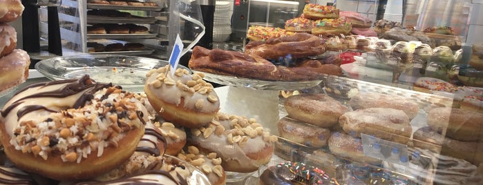 Angel Food Bakery & Donut Bar is one of Tempat yang Disukai Paul.