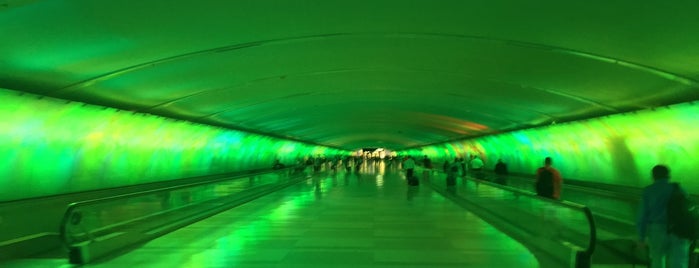 Tunnel of Music & Light is one of Tempat yang Disukai Paul.