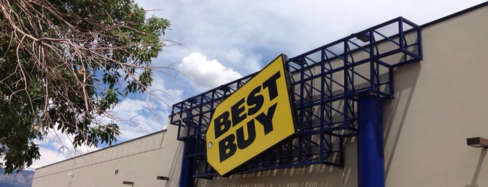 Best Buy is one of Tempat yang Disukai Krzysztof.