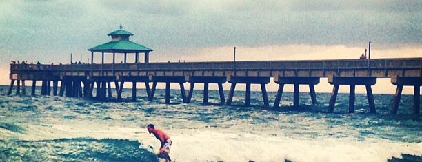 Deerfield Beach Boardwalk@A1A is one of Darrell'in Beğendiği Mekanlar.