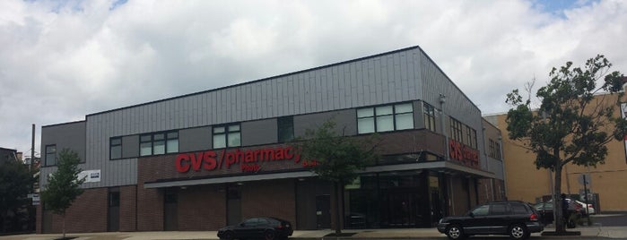 CVS pharmacy is one of สถานที่ที่ Kelsey ถูกใจ.