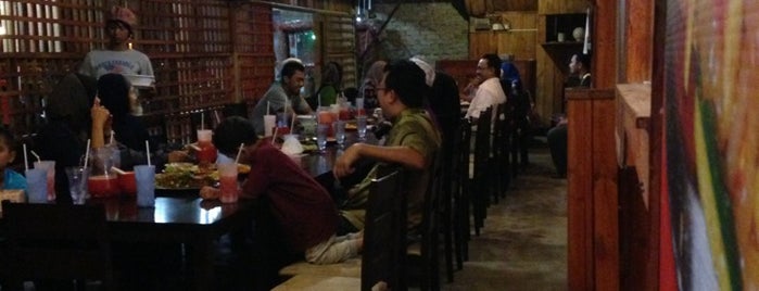Restoran Pantai Ini is one of Makan @ Sbk. Bernam/K. S'gor/K. Langat #1.
