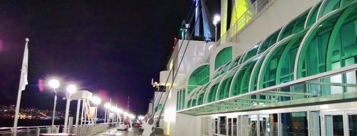 Canada Place Pier is one of Sara 님이 저장한 장소.