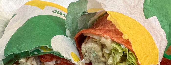 Subway is one of مطاعم دبي.