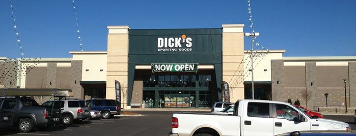 DICK'S Sporting Goods is one of Posti che sono piaciuti a Arnaldo.