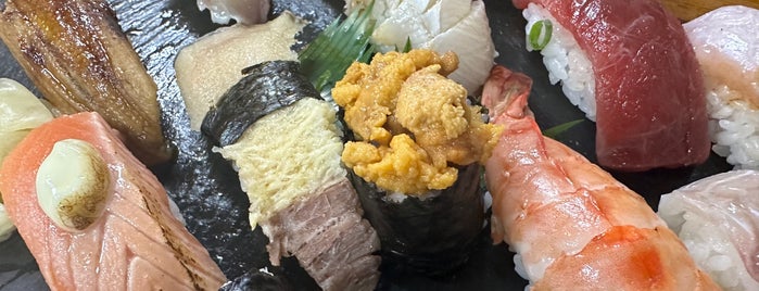 寿司 割烹 かつら is one of Favorite sushi stand.