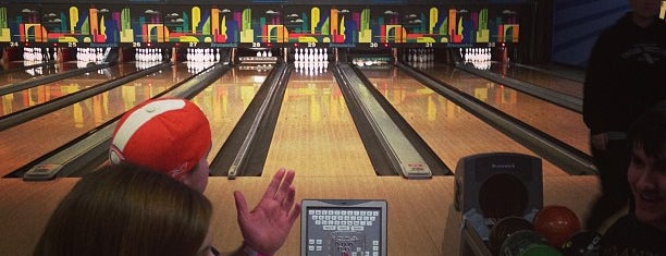 Brunswick Zone Roselle Lanes is one of Posti che sono piaciuti a Jennifer.