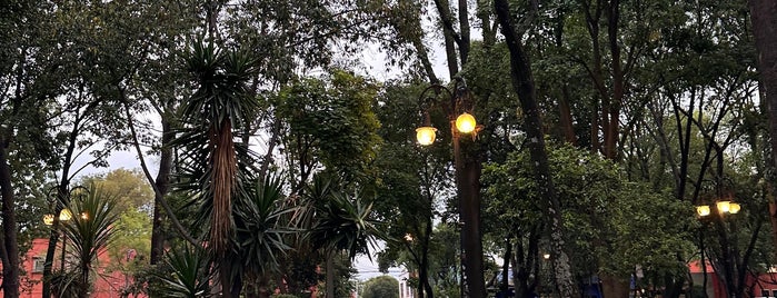 Plaza de la Conchita is one of Para salir de lo miiiiismo de siempre.