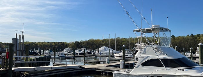 Broken Oar Bar & Grill is one of Marinas/Boat Shows.