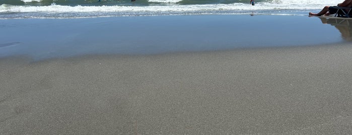 Surfside Beach is one of Tempat yang Disukai Cralie.