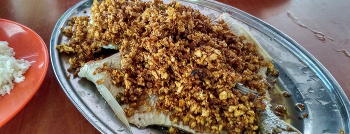 Sk Kim Chai Pou Steamed Fish is one of สถานที่ที่ See Lok ถูกใจ.