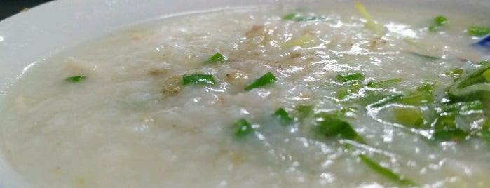 Cintra Street Famous Chicken & Fish Porridge is one of Tempat yang Disukai See Lok.