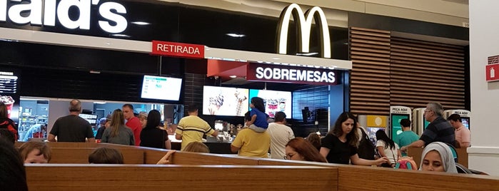 McDonald's is one of Mooca Plaza Shopping.