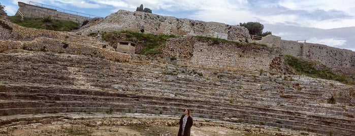 Roman ruins is one of Vihang'ın Beğendiği Mekanlar.