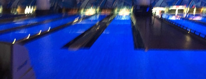 Yalla Bowling Lanes is one of Waleedさんのお気に入りスポット.
