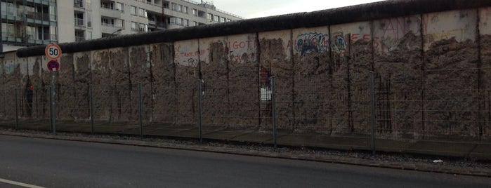 Monumento del Muro de Berlín is one of Guten tag, Berlin!.