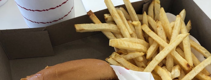 In-N-Out Burger is one of Lugares favoritos de Brian.
