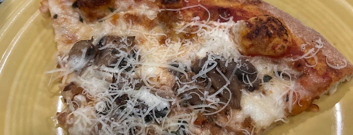 Piccino Wood Oven Pizza is one of Yemekler.