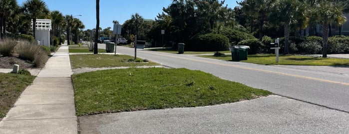 Isle Of Palms County Park is one of Places in the Lowcountry to take my nephew.