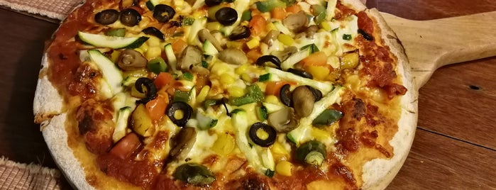 Mad Dog Pizza is one of CNXObservers Chiang Mai.