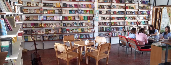 ฮ้านปันนา Punna Bookstore & Cafe is one of ร้านหนังสืออิสระ Thai Independent Bookstores.