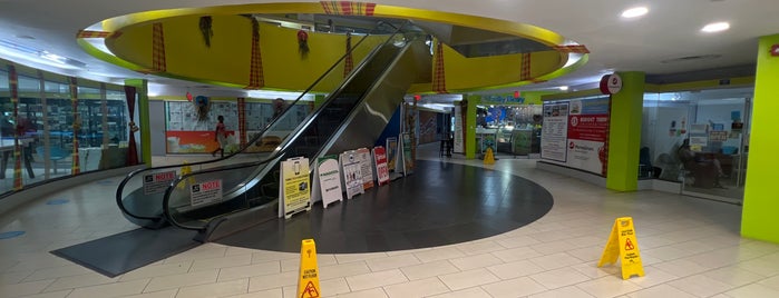 Blue Coral Mall is one of Caraïbes 2018.