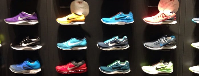 Nike Store is one of Madrid: Tiendas, Mercados y Centros Comerciales.