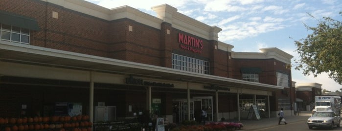 Martin's Food Market is one of สถานที่ที่ DaByrdman33 ถูกใจ.