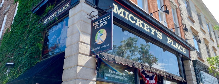 Mickey's Place is one of สถานที่ที่ Phil ถูกใจ.