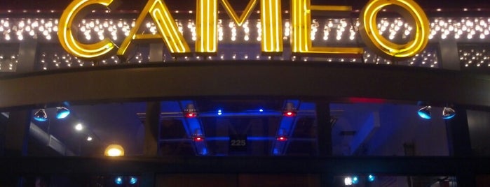 Cameo Art House Theatre is one of Lugares favoritos de Dinah.