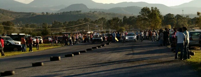 Autodromo El Aguila is one of Lugares favoritos de Pax.