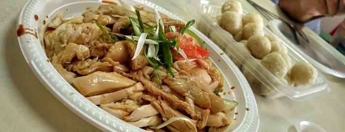 Huang Chang Chicken Rice Restaurant (煌昌海南鸡饭) is one of Tempat yang Disukai Tracy.