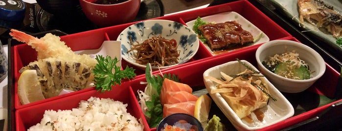 Hyotan Japanese Restaurant is one of Tempat yang Disukai Tracy.