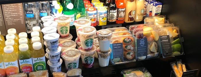 Starbucks is one of Tempat yang Disukai Vern.