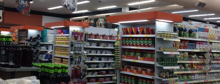 Supermercado Pague Menos is one of Meus locais.
