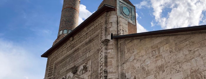 Çifte Minareli Medrese is one of FOURSQUARE MEKANLARI.