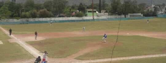 Estadio Esfuerzo Obrero is one of Locais curtidos por Alfonso.