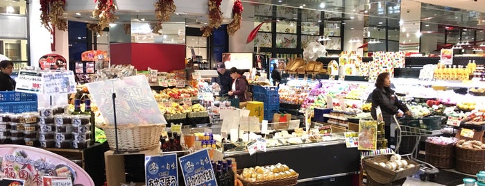 フードストアあおき is one of 東京川の手スーパーマーケット.