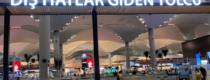 Dış Hatlar Gidiş Terminali is one of Favorite places.