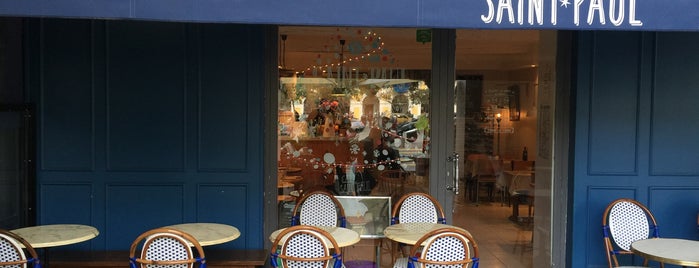Café Saint Paul is one of สถานที่ที่บันทึกไว้ของ Corinne.