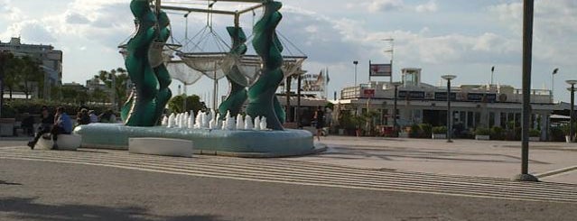 Piazzale Roma is one of Tempat yang Disukai Matteo.