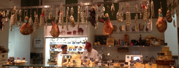 Eataly Flatiron is one of Brooks's Saved Places.