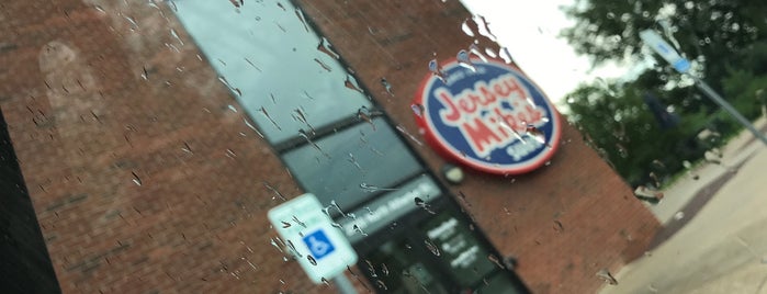 Jersey Mike's Subs is one of Lugares favoritos de ed.