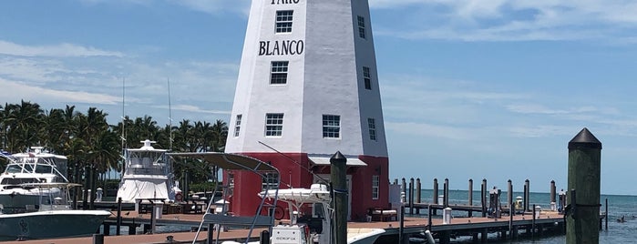 Faro Blanco Resort and Yacht Club is one of Tempat yang Disukai Emily.