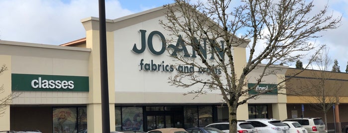 JOANN Fabrics and Crafts is one of Valentinoさんのお気に入りスポット.