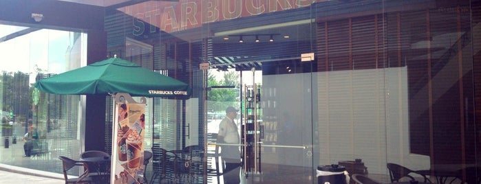 Starbucks is one of Tempat yang Disukai Karen 🌻🐌🧡.