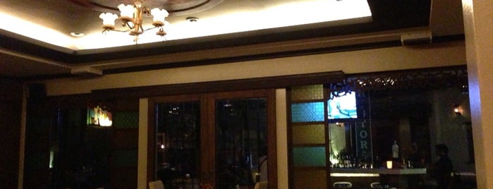 Historia Boutique Bar & Restaurant is one of Tempat yang Disukai Genina.