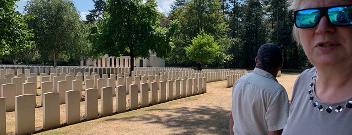 Polygon Wood Cemetery is one of To Try - Elsewhere9.