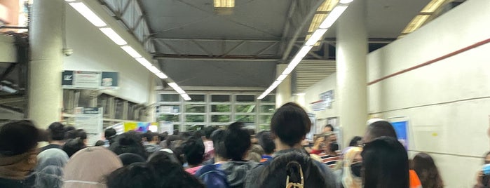 RapidKL Hang Tuah (ST3) LRT Station is one of ꌅꁲꉣꂑꌚꁴꁲ꒒ : понравившиеся места.