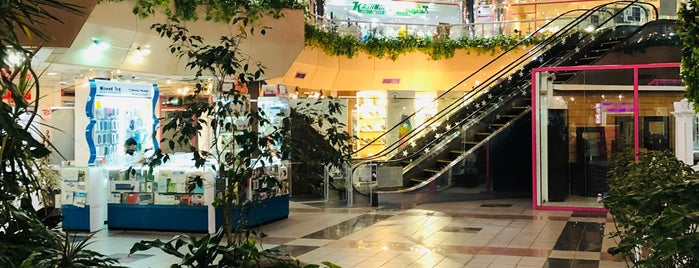 Jumeirah Plaza is one of favorite Malls.